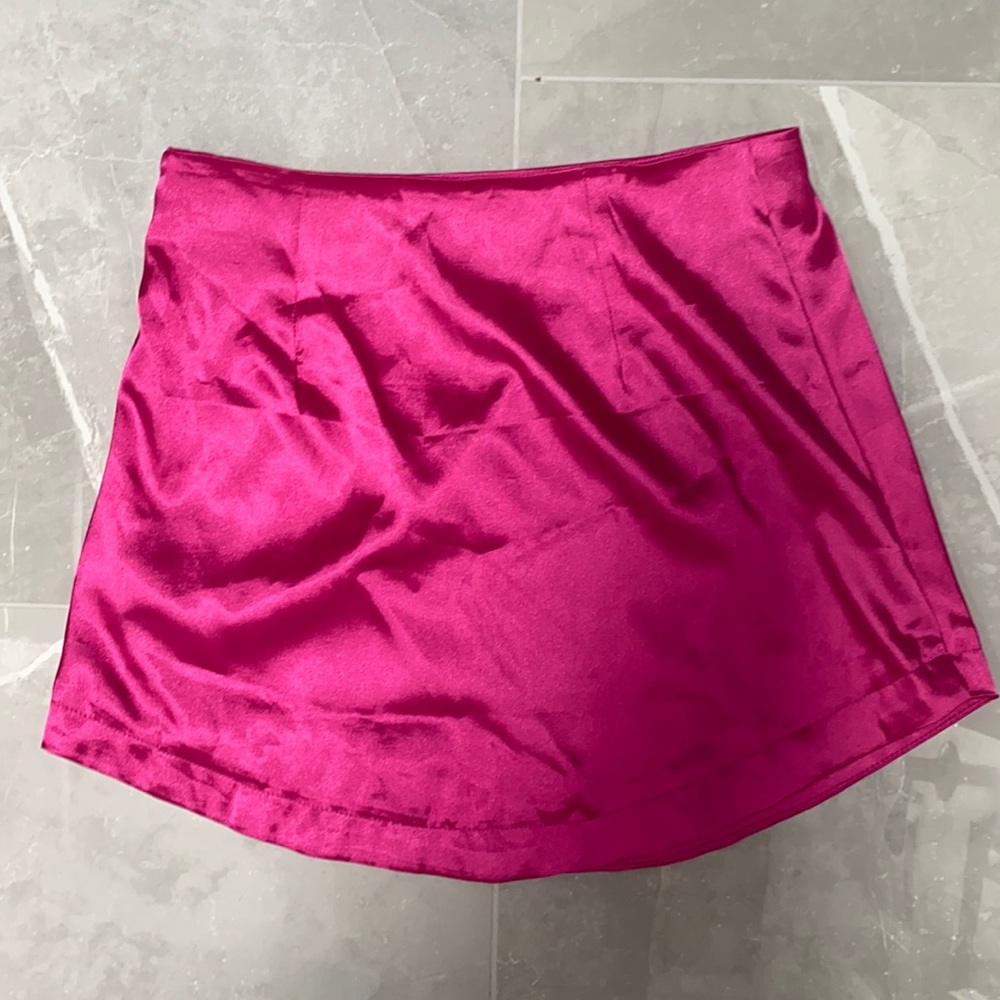 Size M Hot Pink silk skirt! Never Worn!